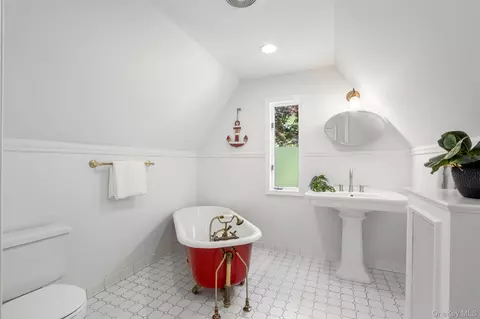 Bath - 63 Rye Rd, Rye, NY 10580 photo 5 of 5