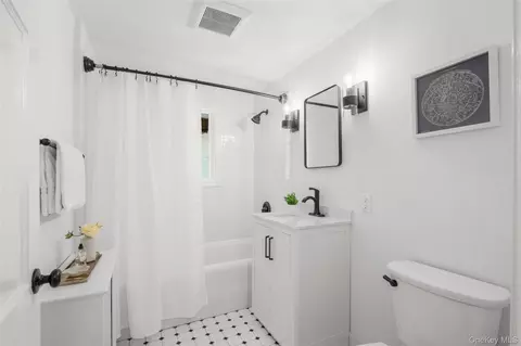 Bath - 63 Rye Rd, Rye, NY 10580 photo 2 of 5