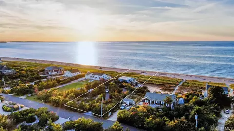 825 N Sea Dr, Southold, NY 11971