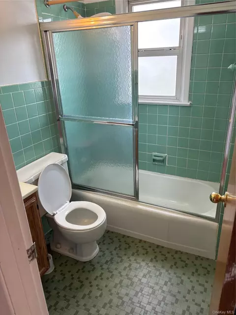 Bath - 71 Catskill, Yonkers, NY 10704 photo 1 of 2