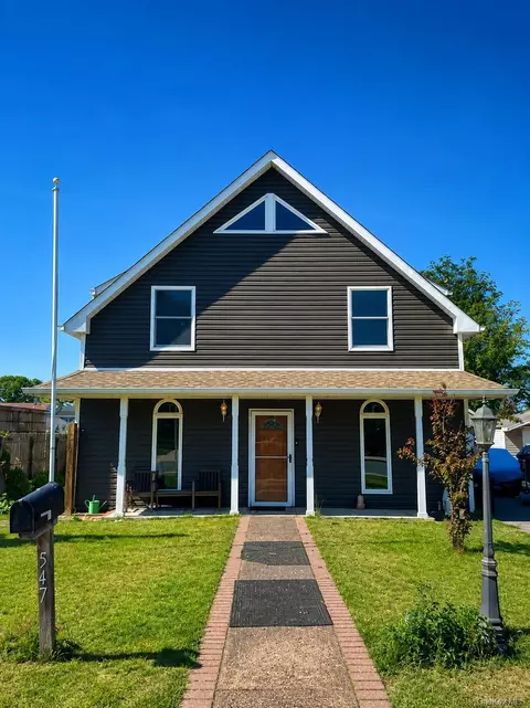 547 Sunnybrook Dr, Oceanside, NY 11572