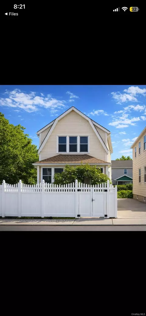 18250 90th Ave, New York, NY 11423