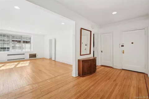 1 Meadow #3H-1, Woodmere, NY 11598
