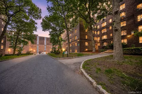1450 Parkchester Rd #4E, New York, NY 10462