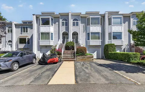 240-17 A Oak Park Dr, New York, NY 11362