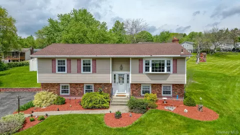 11 Alden Ct, Fishkill, NY 12524