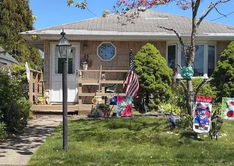 15 E Jackson Ave, Babylon, NY 11702