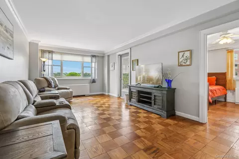 30 Lake St #3J, White Plains, NY 10603