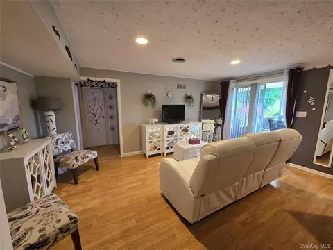 Living - 37 Valhalla Rd, Kent, NY 10512 photo 2 of 2