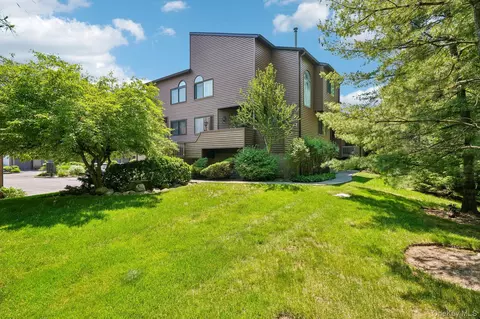 20 Aspen Ct #20, Clarkstown, NY 10954