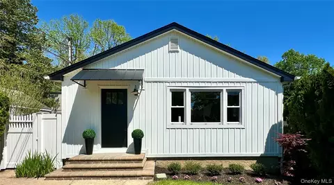 47 Norwich St, Huntington Station, NY 11746
