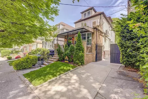 90-10 69th Ave, New York, NY 11375