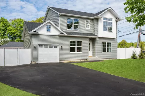 158 Mount Vernon Ave, Brookhaven, NY 11772