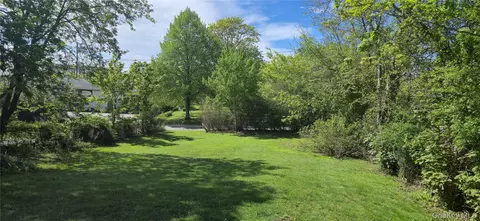 39 Miller Rd, Southampton, NY 11968