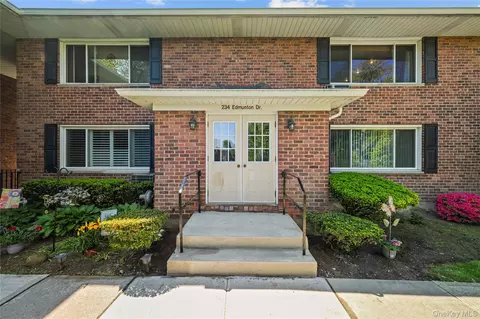 234 Edmunton Dr #J12, Babylon, NY 11703