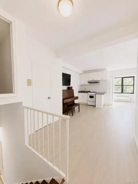 9940 63 Rd #1R, Rego Park, NY 11374