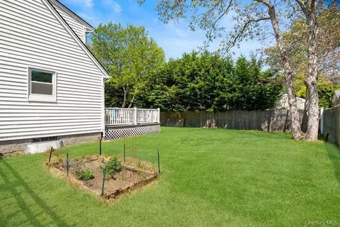 Exterior - 225 Walker Ave, Brookhaven, NY 11772 photo 10 of 12