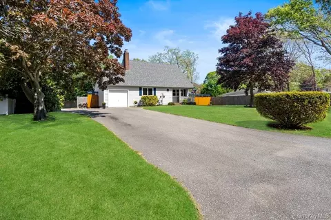 225 Walker Ave, Brookhaven, NY 11772