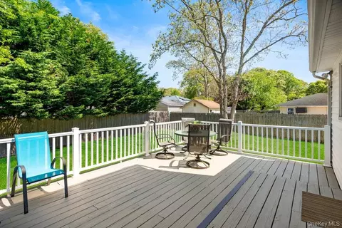 Exterior - 225 Walker Ave, Brookhaven, NY 11772 photo 5 of 12