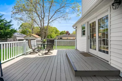 Exterior - 225 Walker Ave, Brookhaven, NY 11772 photo 7 of 12