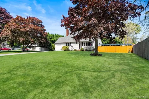 Exterior - 225 Walker Ave, Brookhaven, NY 11772 photo 2 of 12