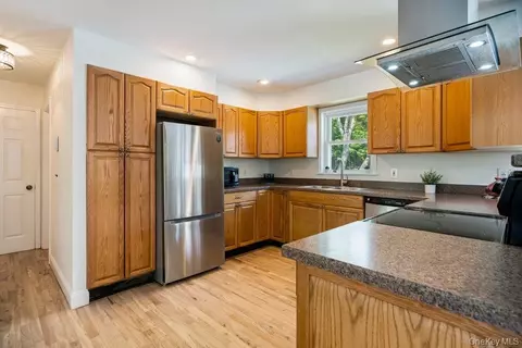Kitchen - 225 Walker Ave, Brookhaven, NY 11772 photo 2 of 4
