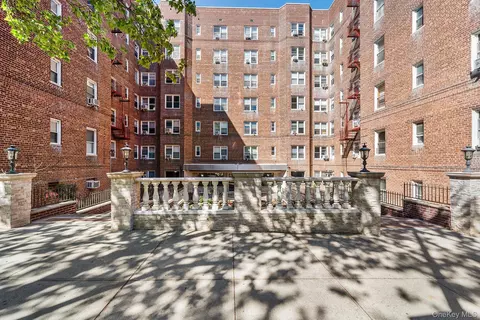 6360 102nd St #A11, New York, NY 11374