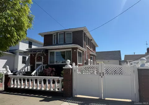 15843 101st St, New York, NY 11414