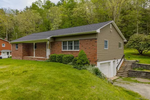 205 Airport Rd, Highland, NY 12528