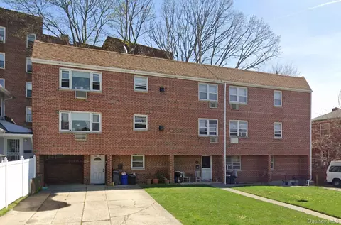 36-11 Utopia Pkwy, Flushing, NY 11358