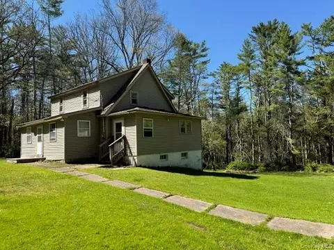 182 Bee Hollow Rd, Shohola, PA 18458