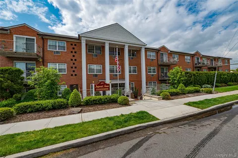 250 N Village Ave #A20, Rockville Centre, NY 11570