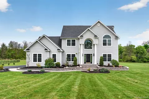 55 Noelle Dr, Walden, NY 12586