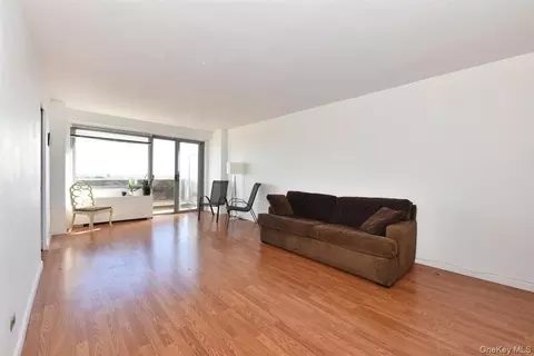 175-20 Wexford Ter #16L, New York, NY 11432