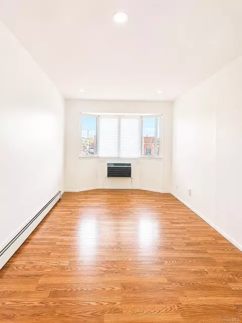 46-12 161st St #3B, New York, NY 11358
