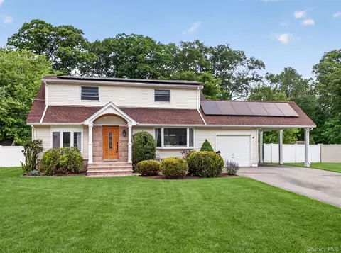 17 Grand St, Clarkstown, NY 10956