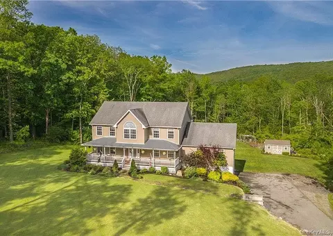 185 Penaluna Rd, Monroe, NY 10950