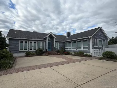 33 Bath St, Lido Beach, NY 11561
