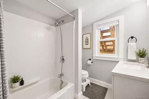 Bath - 653 Highland Ave, Peekskill, NY 10566 photo 3 of 3