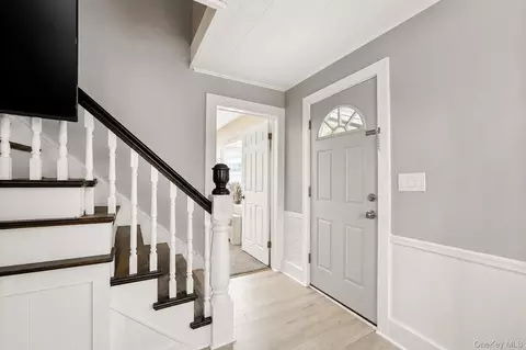 Entry Way - 653 Highland Ave, Peekskill, NY 10566 photo 1 of 3
