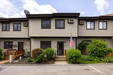 6103 Chelsea Cv N, Beekman, NY 12533