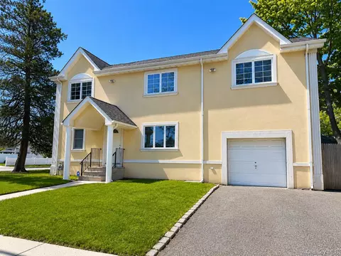 2312 7th St, East Meadow, NY 11554