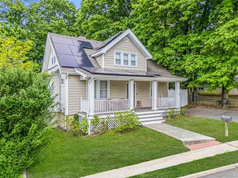 15 Northridge St, Huntington Station, NY 11746
