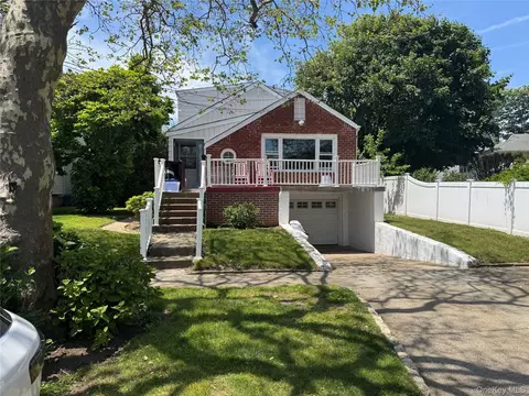 123 Genesee Blvd, Atlantic Beach, NY 11509