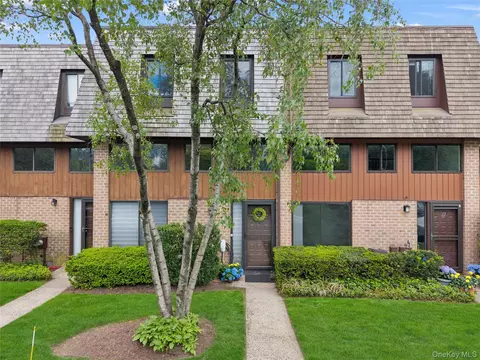 23 The Hamlet, Pelham, NY 10803