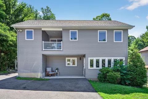 36 Bluff Ave, Greenwood Lake, NY 10925