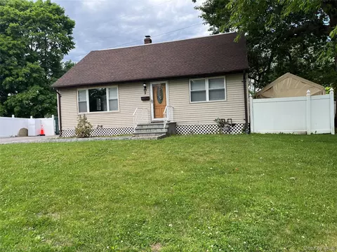 9 Walter Dr, Stony Point, NY 10980