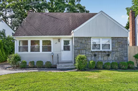 48 Locust St, North Hempstead, NY 11590