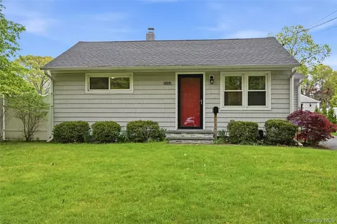 609 Montauk Hwy, Oakdale, NY 11769