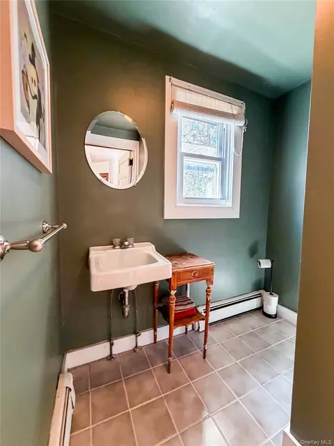 Bath - 350 Smith St, Peekskill, NY 10566 photo 1 of 4